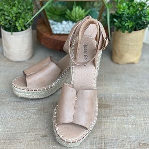 Taupe espadrille Wedge